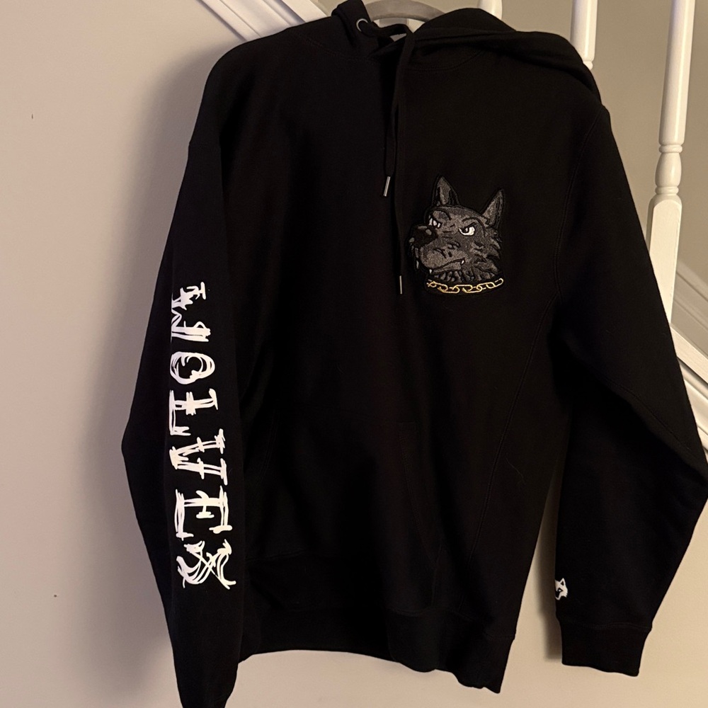 Greyson Gold Wolves Fireside Hoodie
Heavyweight HARD TO FIND Hoodie NWT Sold Out